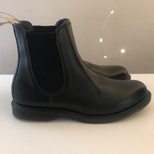 Dr. Marten Chelsea style boots